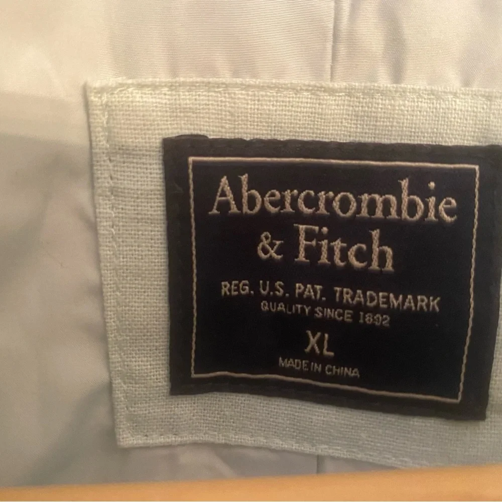 Abercrombie and Fitch light blue linen blazer - Picture 2 of 2